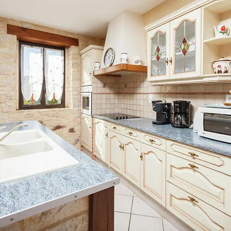 In Near Swimming Lakes, Cleaning Included * Lavercantière